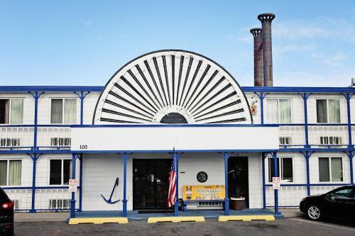Motel National 9 Inn Showboat