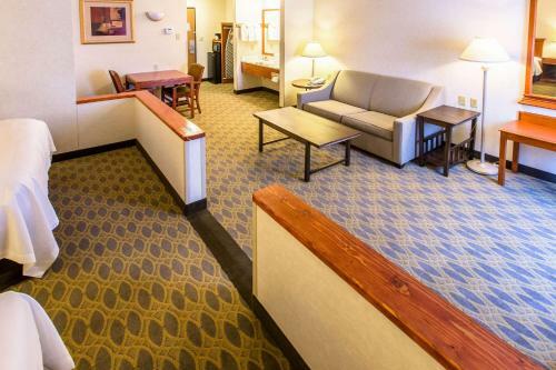 Hotel Quality Inn & Suites - University