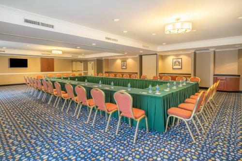 Holiday Inn Express Hotel & Suites Easton