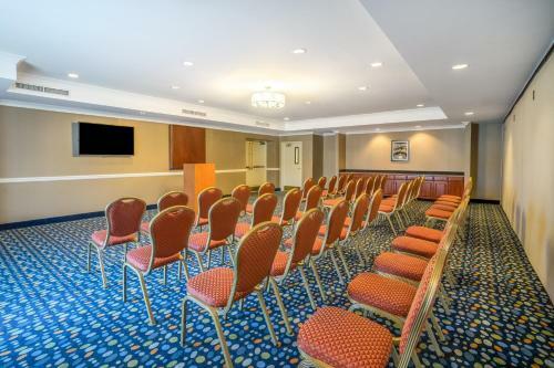 Holiday Inn Express Hotel & Suites Easton