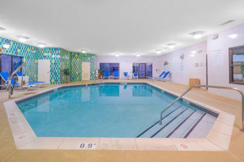Holiday Inn Express Hotel & Suites Easton