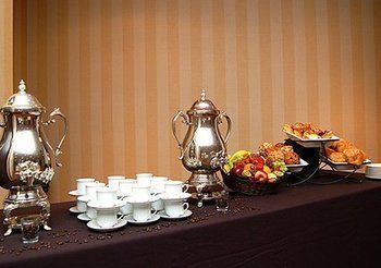 Hotel Rodeway Inn & Suites