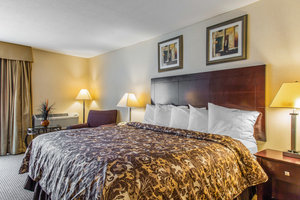 Hotel Rodeway Inn & Suites