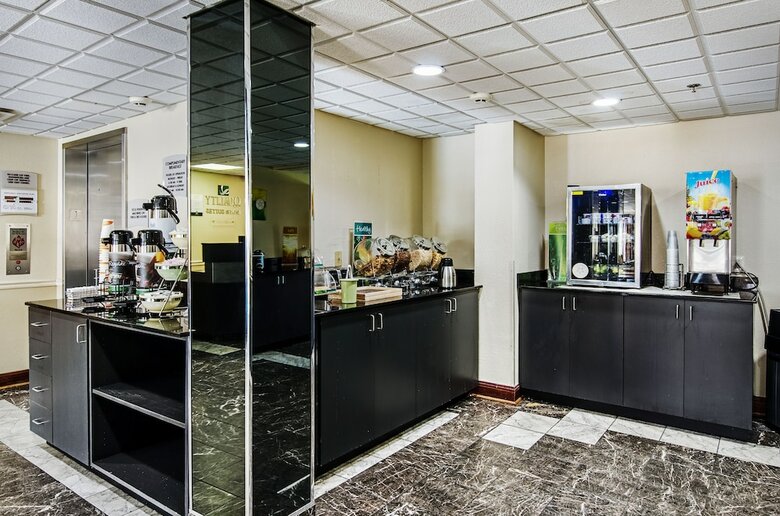 Hotel Quality Inn & Suites