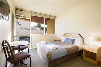 Monash Hotel