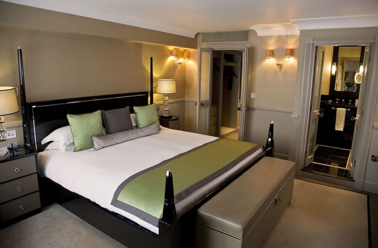 St James Hotel & Club