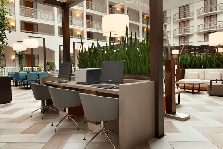 Hotel Embassy Suites
