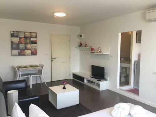 Apartamento Baan Kun Koey Condo