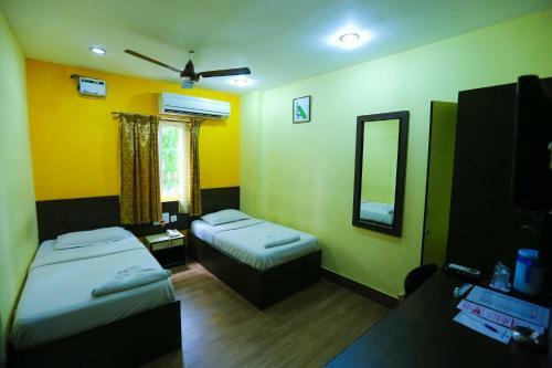 Hostal Season 4 Guest House
