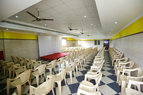 Hostal Season 4 Guest House