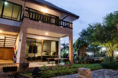 Hotel Baanrimnam Resort Trat