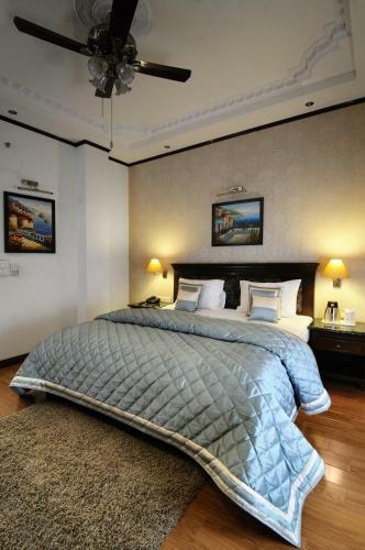 Hotel Diplomat Residency