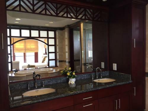 Hotel Olalani Resort & Condotel