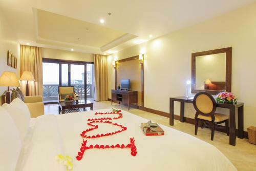 Hotel Olalani Resort & Condotel