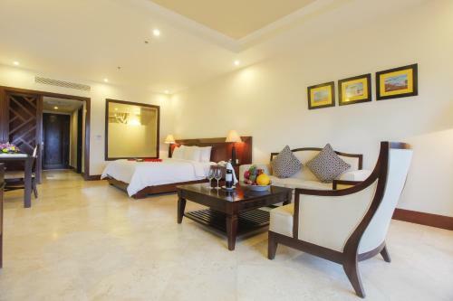 Hotel Olalani Resort & Condotel
