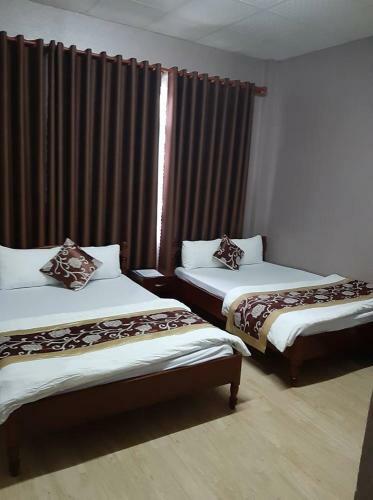 Hostal M & T Hotel