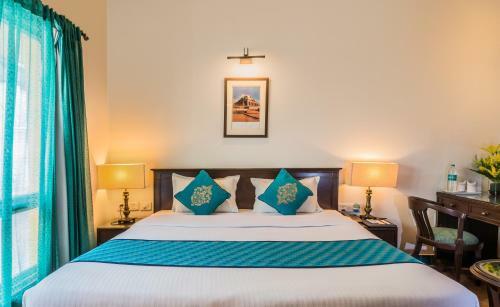 Hotel Home@f37 Kailash Colony Metro