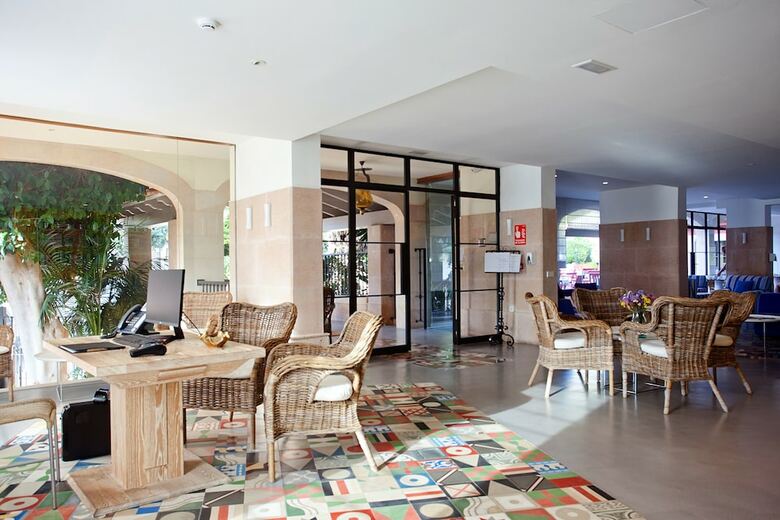 Hotel Cala Sant Vicen�