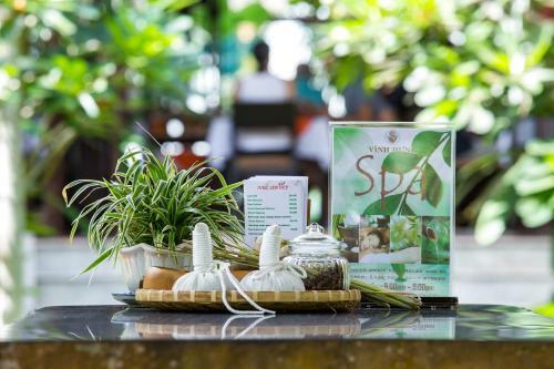 Hotel Vinh Hung Riverside Resort & Spa