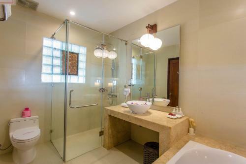 Hotel Vinh Hung Riverside Resort & Spa