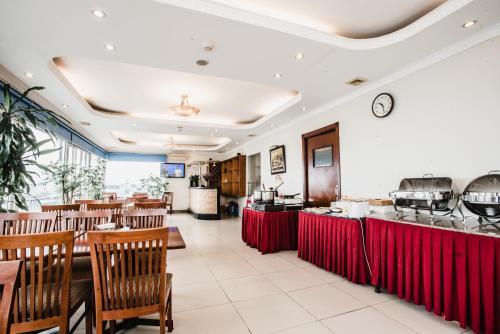 Sunny Hotel 2