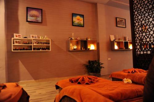 Golden Sun Villa Hotel