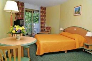 Hotel Les Genevriers - Vacances Bleues