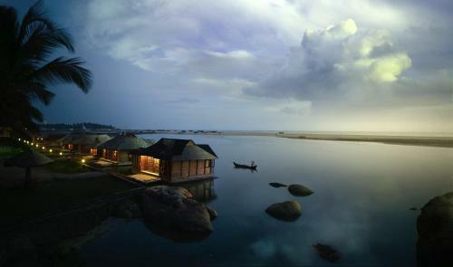 Hotel Poovar Island Resort