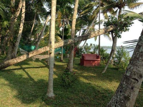 Hostal Ashtamudi Villas