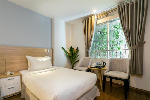A & Em - Le Prince Hotel