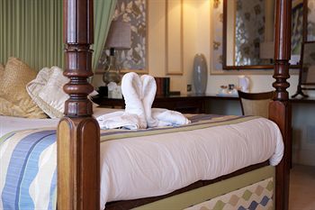Tudor House Hotel - Guest House