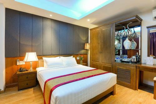 Dragon Palace Hotel