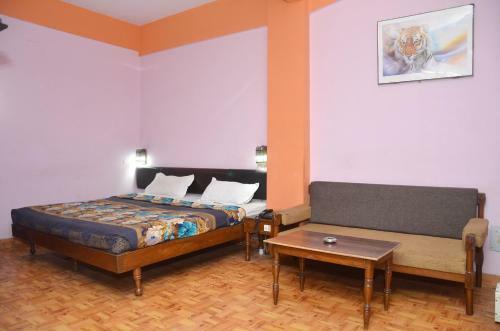 Gautam Hotel