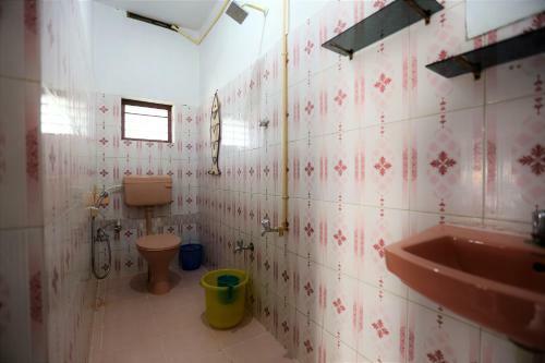 Hostal Keratheeram Beach Resort