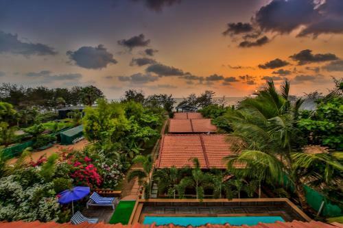 Shining Sand Beach Hotel