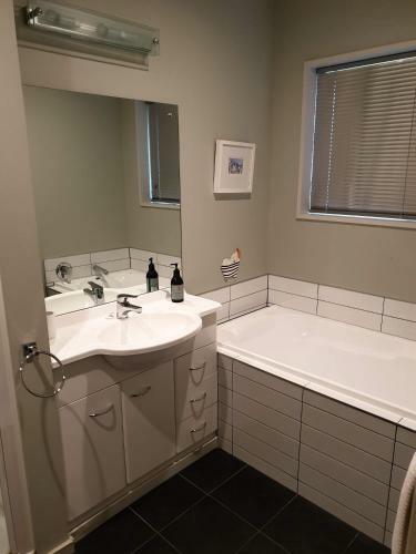 Bed & Breakfast Great Location & Value Own Bathroom