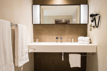 Simon Hotel