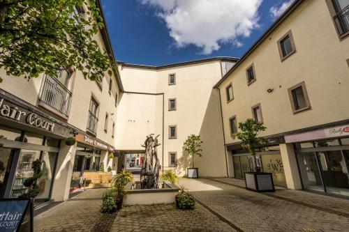 The Courtyard Apartments