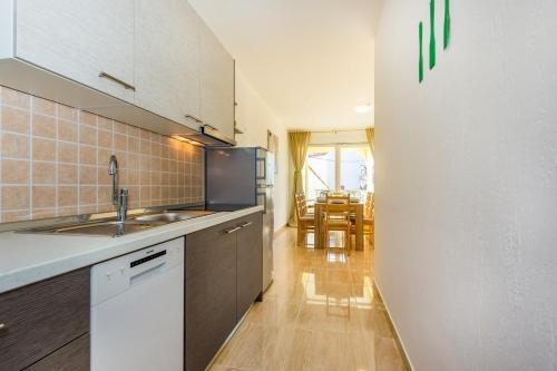 Four-bedroom Holiday Home In Dramalj I