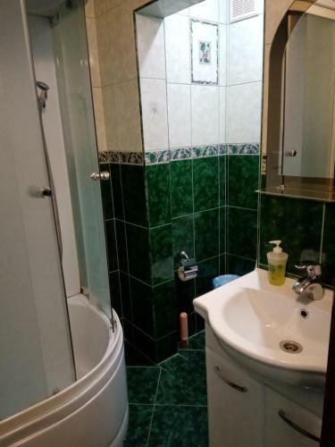 Hostal Rooms On Akademika Lavrentyeva 8