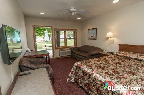 Hotel Lake Bluff Inn And Suites
