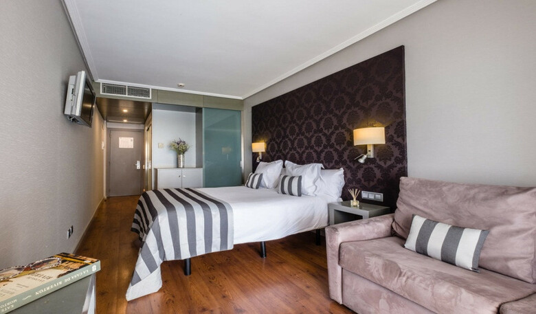 Num Hotel