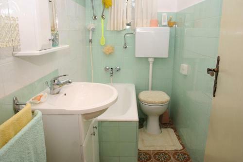 Apartments With A Parking Space Mirca (brac) - 729