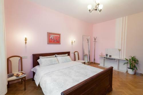Two-bedroom Apartment Near The Station