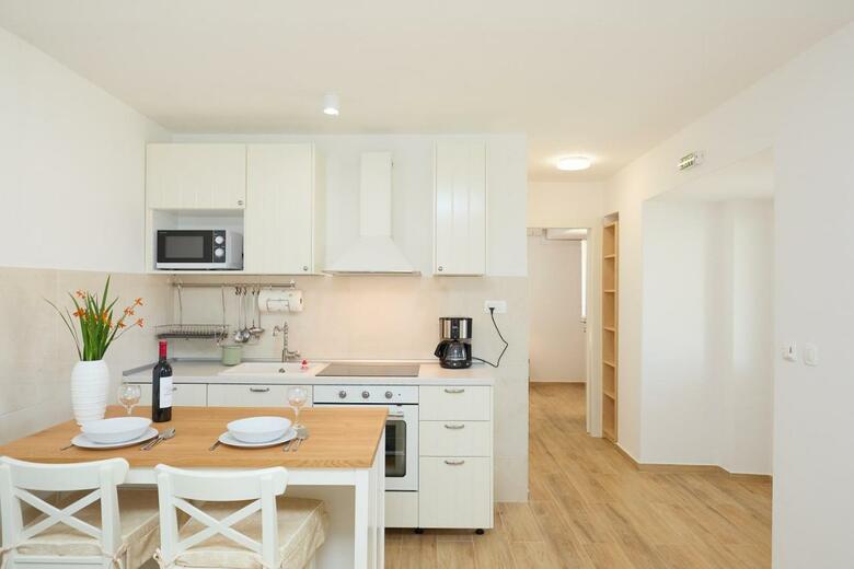 Residencia Guesthouse Anica