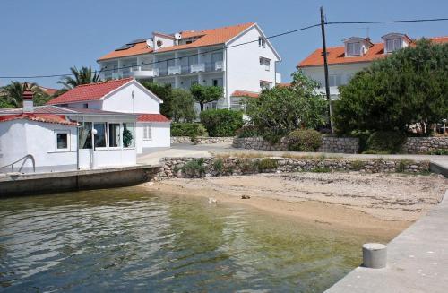 Hostal Triple Room Barbat 5070b