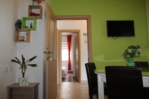 Apartments By The Sea Zavode (omis) - 1021