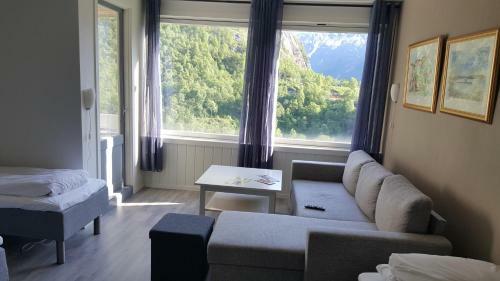 Apartamento Trolltunga Guesthouse