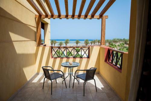Hotel Royal Tulip Beach Resort