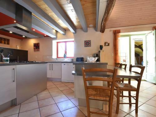 Modern Holiday Home In Aquitaine With Swimming Pool